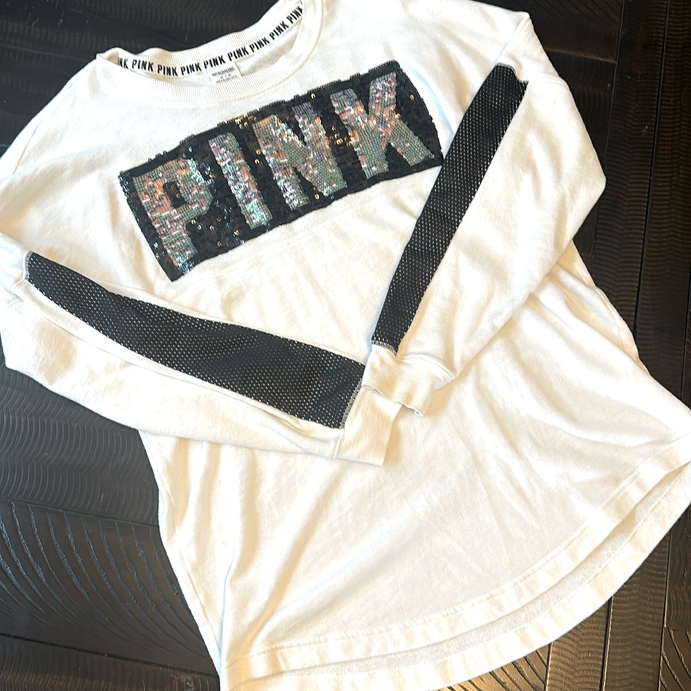 Victoria’s Secret Pink! Light weight pull over. Size Medium Pre-Owned.